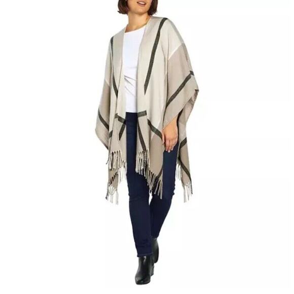 Three Dots Poncho Wrap One Size Neutral Miranda Plaid Cashmere Blend Fringe NEW - Picture 1 of 8